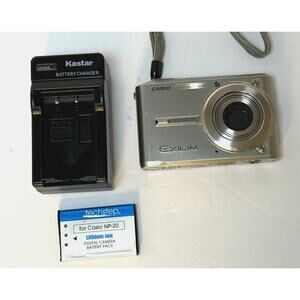 Casio EXILIM EX-S600 6.0MP Digital Camera - Silver (New Battery & Charger)